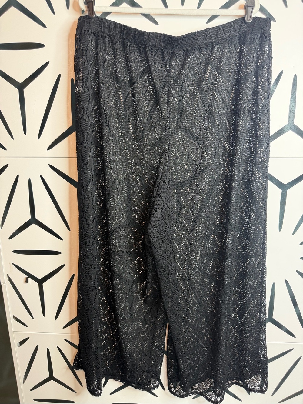 Eloquii Geometric Mesh Wide Leg Cover-Up Pants -black
Size 22/24 - Picture 5 of 7